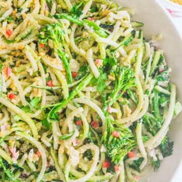 Courgette spaghetti with broccoli, finished recipe.